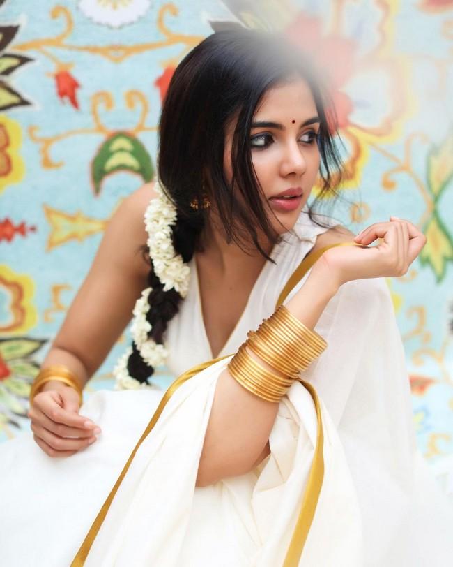 Kalyani Priyadarshan Looks Beautiful In White Saree Telugu Rajyam Photos